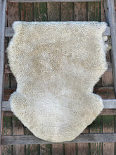 Load image into Gallery viewer, Single Shorn New Zealand Sheepskin