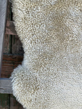 Load image into Gallery viewer, Single Shorn New Zealand Sheepskin