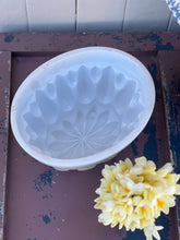 Load image into Gallery viewer, Vintage Ceramic Jelly Mould
