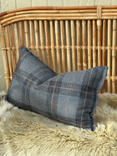 Load image into Gallery viewer, Jinda Navy Cushion
