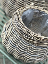 Load image into Gallery viewer, Small Round Bottom Lined Planter Basket
