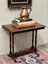 Load image into Gallery viewer, Vintage Scallop Wooden Side Table

