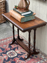 Load image into Gallery viewer, Vintage Scallop Wooden Side Table
