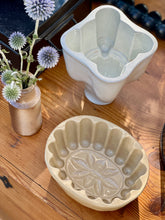 Load image into Gallery viewer, Vintage Cream Ironstone Jelly Mould
