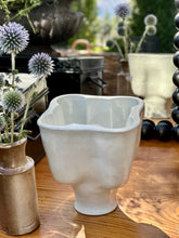 Load image into Gallery viewer, Vintage Copeland White Jelly Mould
