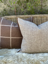 Load image into Gallery viewer, Manual Canovas Shetland Plaid Wool Cushion
