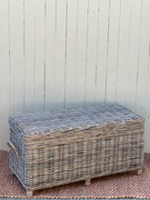 Load image into Gallery viewer, Medium Cane Handle Trunk
