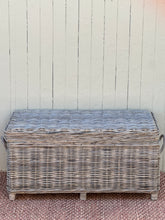 Load image into Gallery viewer, Medium Cane Handle Trunk
