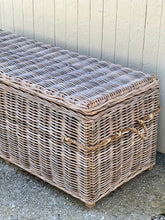 Load image into Gallery viewer, Medium Rope Handle Cane Trunk
