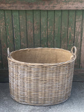 Load image into Gallery viewer, Large Oval Lined Basket
