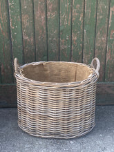 Load image into Gallery viewer, Small Oval Lined Basket

