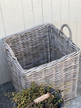 Load image into Gallery viewer, Medium Square Unlined Basket
