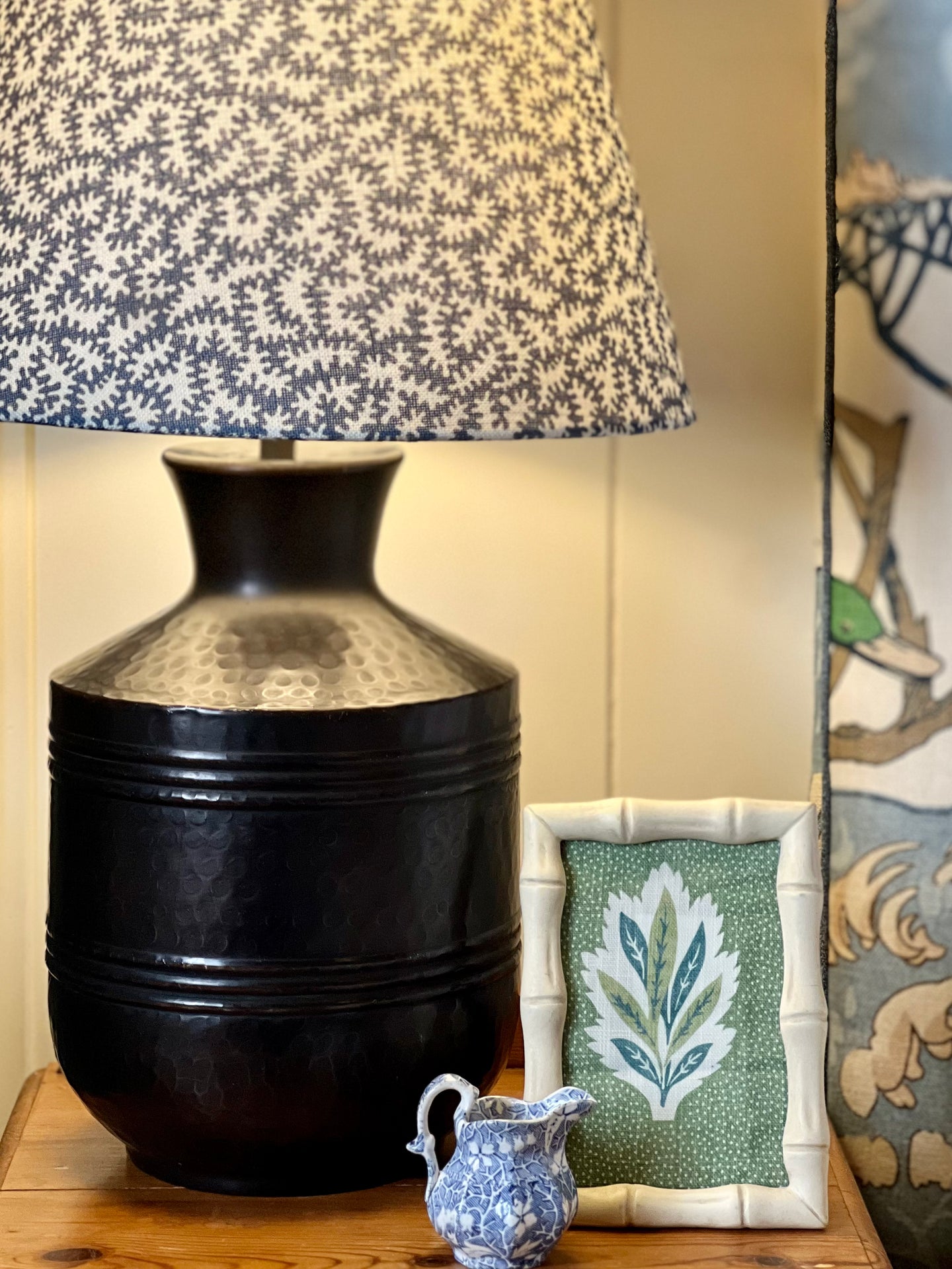 Dark Bronze Hammered Urn Lamp